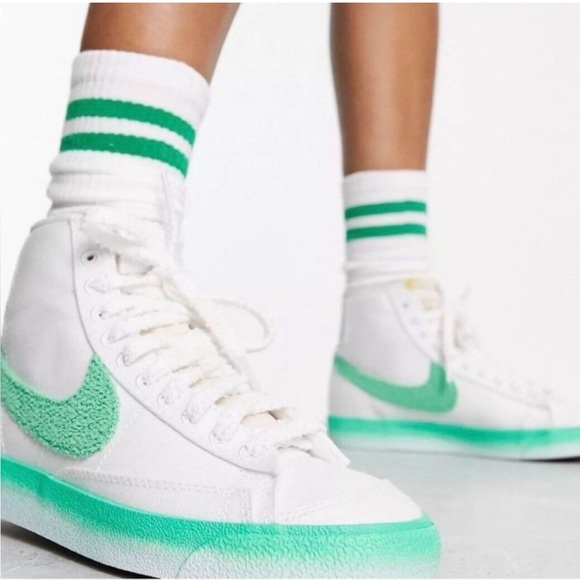 Nike Shoes - NIKE BLAZER MID 77 CHENILLE SWOOSH GREEN FADE SNEAKERS SIZE 6